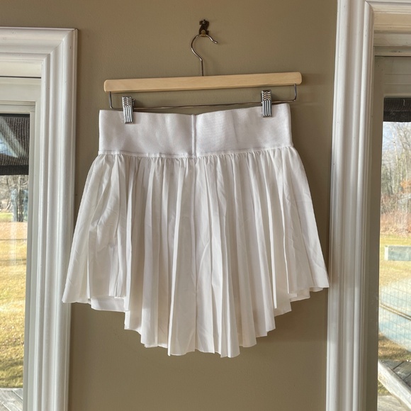 Nike White Golf or Tennis pleated Short/Skirt - Size M - Picture 2 of 3